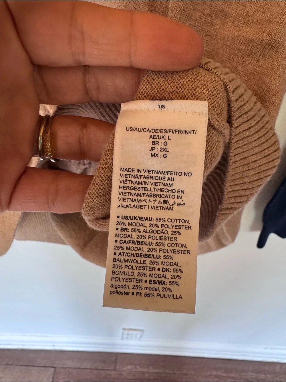 Amazon Essentials V-Neck crop Sweater in camel tan and Navy size large
